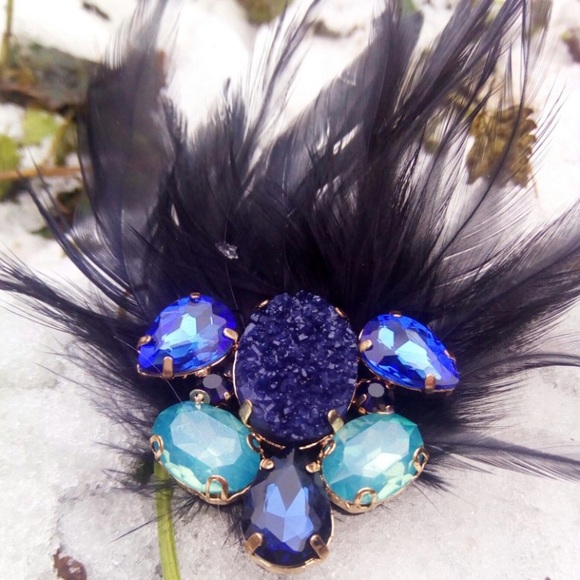Lush Style Finds Jewelry - 🆕 NORA Brooch